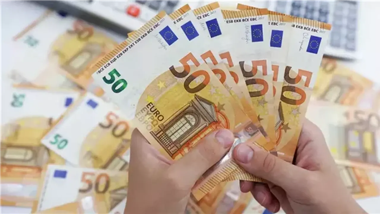 تحركات مفاجئة في سعر اليورو مقابل الجنيه المصري بختام تعاملات يوم الاثنين